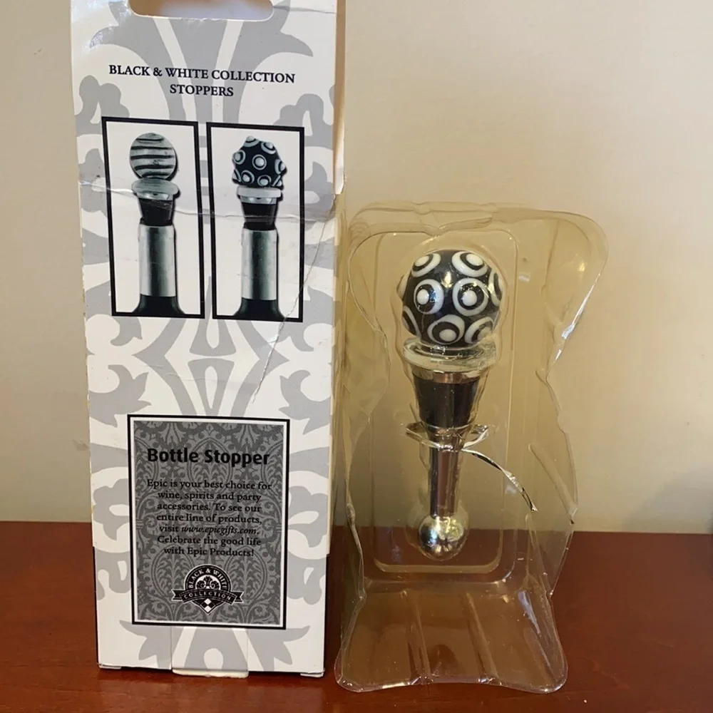 New in Box Epic Black and White Hand-Blown Studio Glass Bottle Stopper